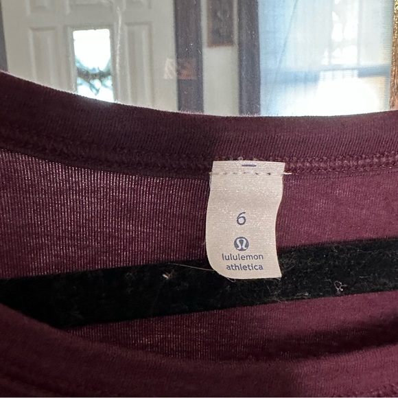 Lululemon Lightweight Tee 6 - Picture 4 of 6